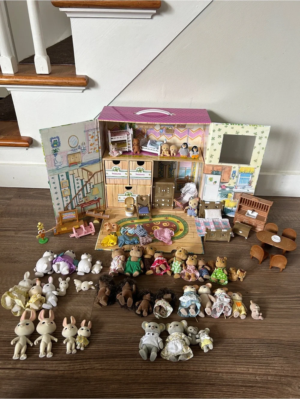 Calico Critters Carry & Play House with Animals & Accessories